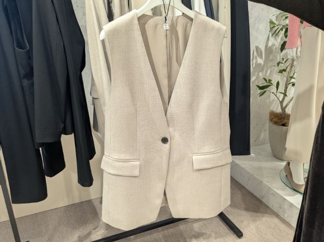 ノーカラーベスト