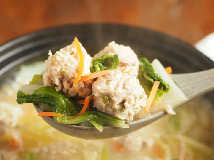 鶏団子と白菜の白湯風鍋