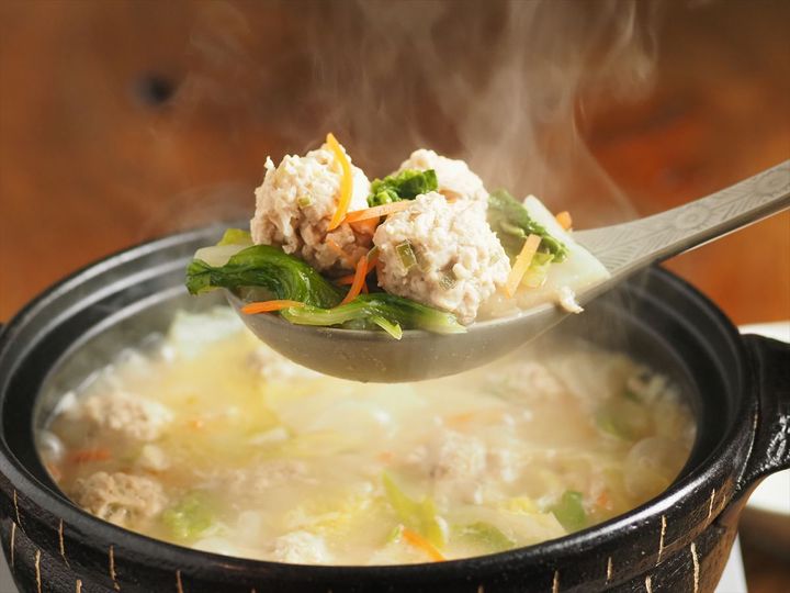 鶏団子と白菜の白湯風鍋