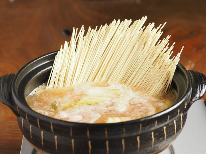 鶏団子と白菜の白湯風鍋