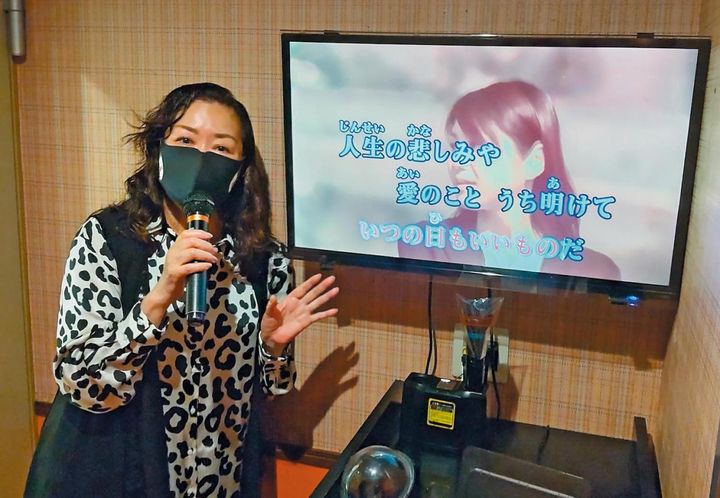 退院6日後に復帰コンサートを。「その2日前にカラオケで『みずいろの手紙』などを歌い、ちゃんと声が出るかを確認」