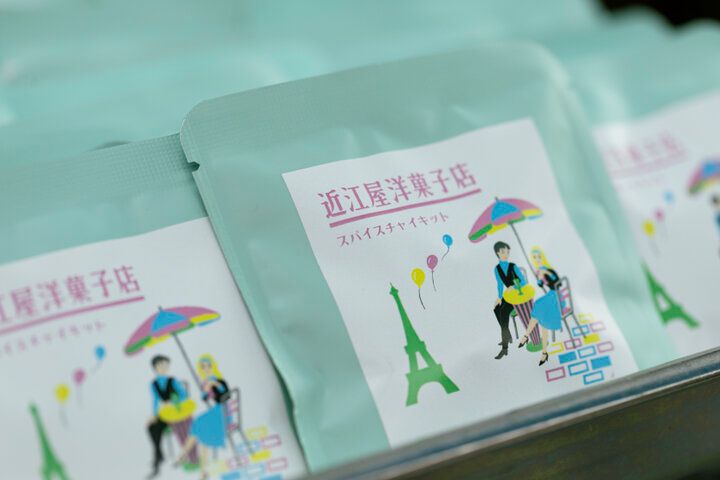 イチゴがまるごとサンドされた、苺サンドショートをほおばる幸せ♪ 神田「近江屋洋菓子店」