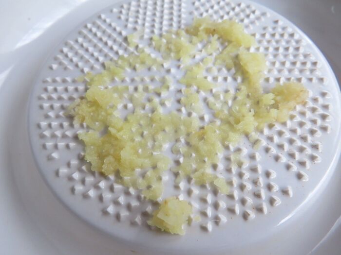 余った『クッキングシート』の使い道4選！「まさかこんな活用法があったとは…」家事がラクになる裏ワザ♡