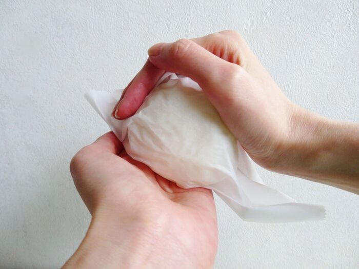 余った『クッキングシート』の使い道4選！「まさかこんな活用法があったとは…」家事がラクになる裏ワザ♡