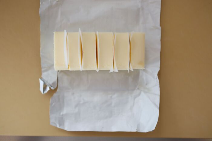 バターを“スパッ”と切る裏ワザが天才すぎた！包丁にくっつかない♡便利な小分け保存テクも必見