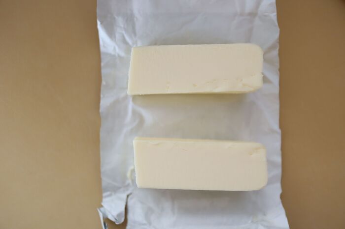 バターを“スパッ”と切る裏ワザが天才すぎた！包丁にくっつかない♡便利な小分け保存テクも必見