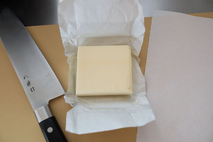 バターを“スパッ”と切る裏ワザが天才すぎた！包丁にくっつかない♡便利な小分け保存テクも必見