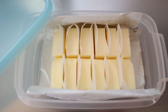 バターを“スパッ”と切る裏ワザが天才すぎた！包丁にくっつかない♡便利な小分け保存テクも必見