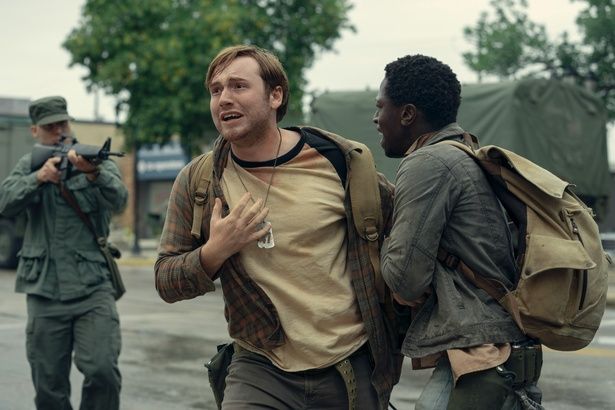 主演のクーパー・ホフマン(左)とデヴィッド・ジョンソン(右) [c]Lionsgate / Courtesy Everett Collection