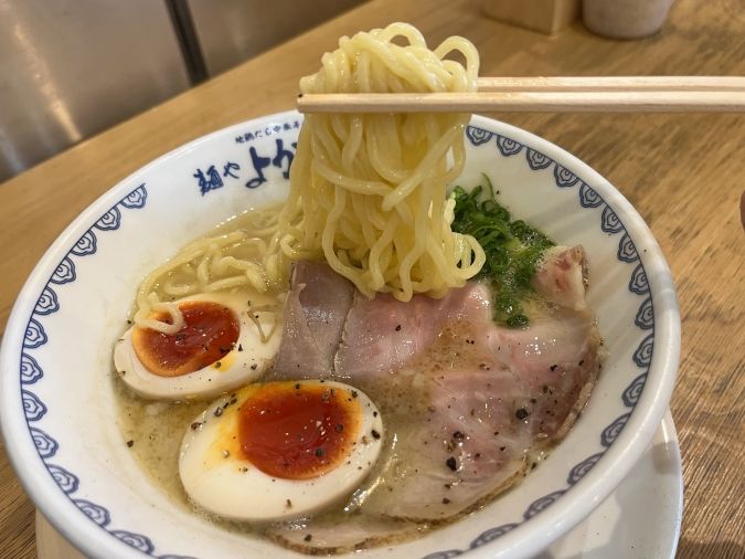 麺やよかやす 味玉鶏白湯らーめん