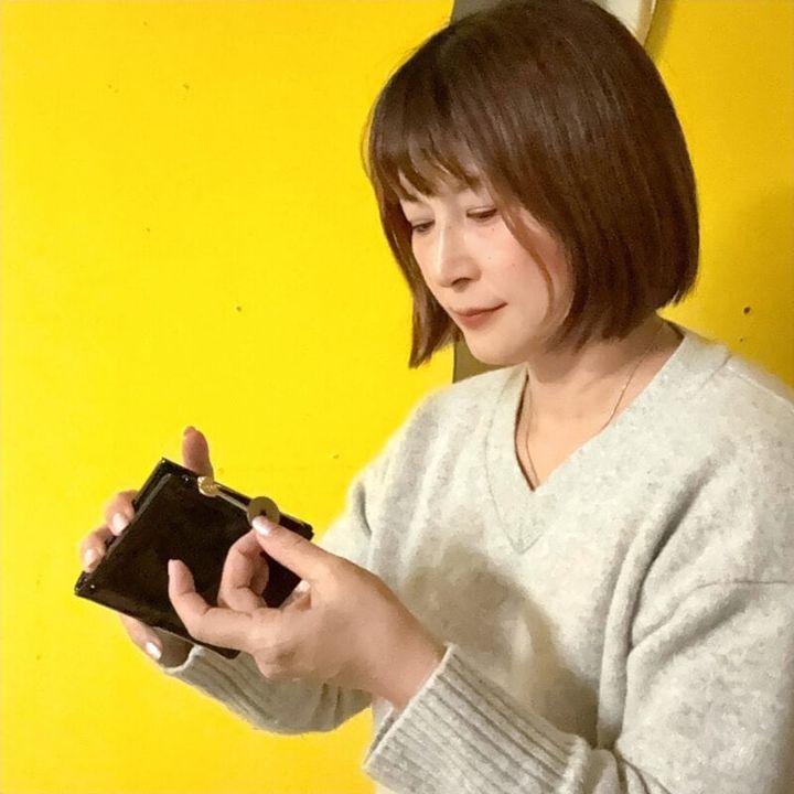 小銭入れも多めに入るし、お札も嵩張らない。カード入れも８枚と、セカンド財布として使い勝手がとても良い。