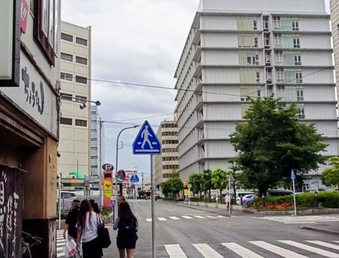 大衆炉端 こめろまん。博多駅総本店 前道路