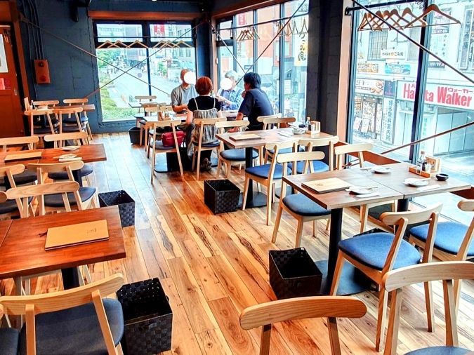 大衆炉端 こめろまん。博多駅総本店 店内①