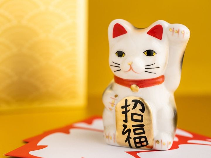 2026年1月7日は、「巳の日」「母倉日」「天恩日」「大安」が重なる新年最初の金運チャンス。この日の行動を金運アップにつなげるために、やるといいこと・やらない方がいいことを紹介します。（画像出典：PIXTA）