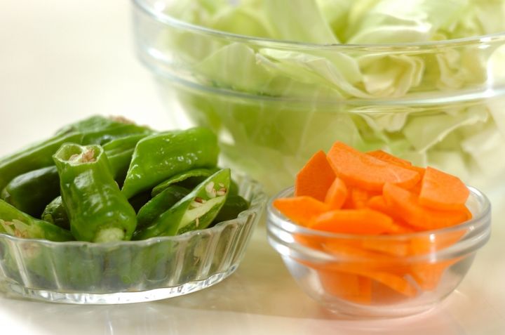 イカとキャベツのワタ炒めの下準備2