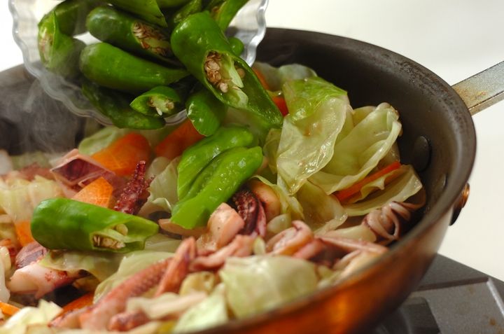 イカとキャベツのワタ炒めの作り方1