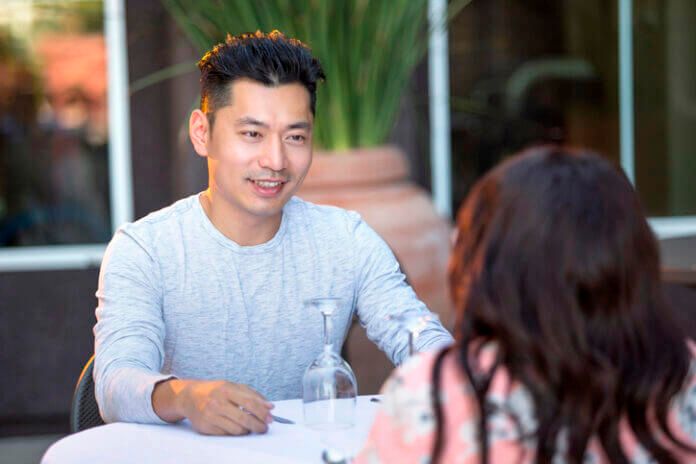 なぜ男子は異性に恋愛相談するの？その心理とは