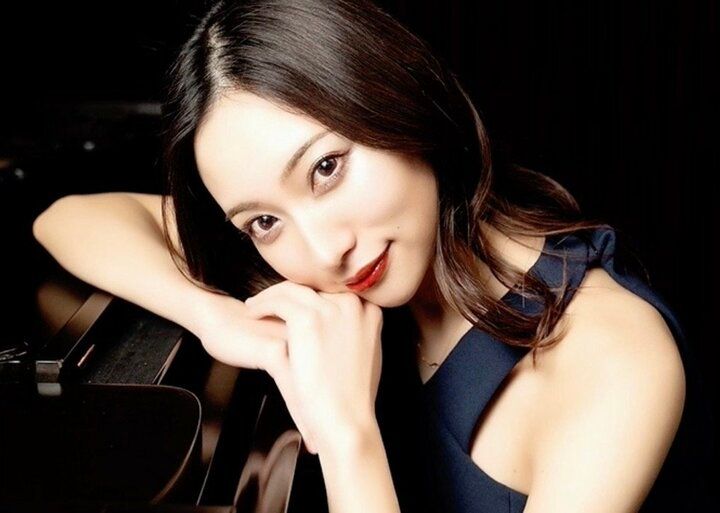 【写真・画像】「コロナ禍で仕事が激減」元ピアニストの美女が“浮気調査の探偵”になった理由 1枚目