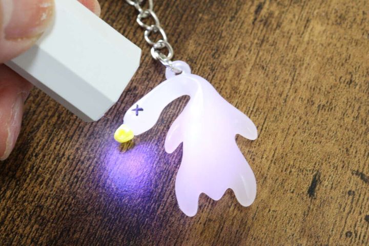 色が変わるミニダックキーホルダー 紫外線