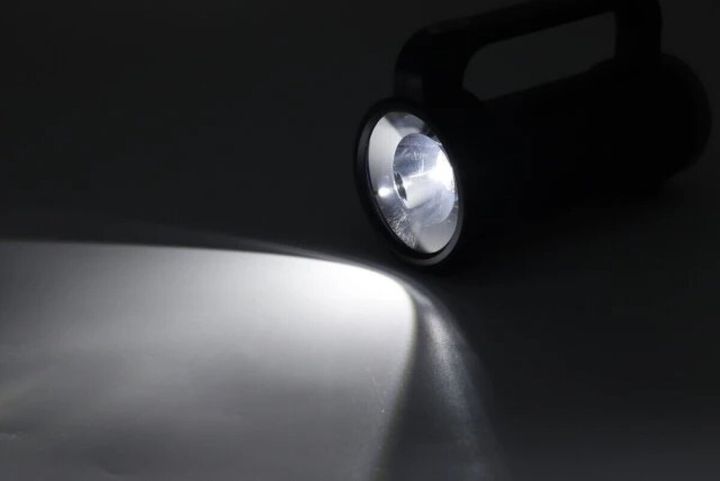 ダイソーのLED強力ライトは約65ルーメン