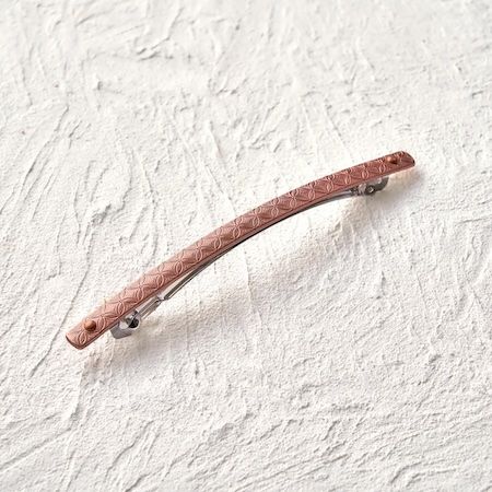 京都の伝統技「錺金具」から生まれた銅製バレッタ発売。4つの表情で気分をデザイン