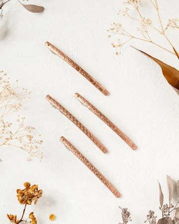 京都の伝統技「錺金具」から生まれた銅製バレッタ発売。4つの表情で気分をデザイン