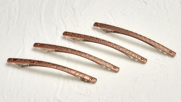 京都の伝統技「錺金具」から生まれた銅製バレッタ発売。4つの表情で気分をデザイン