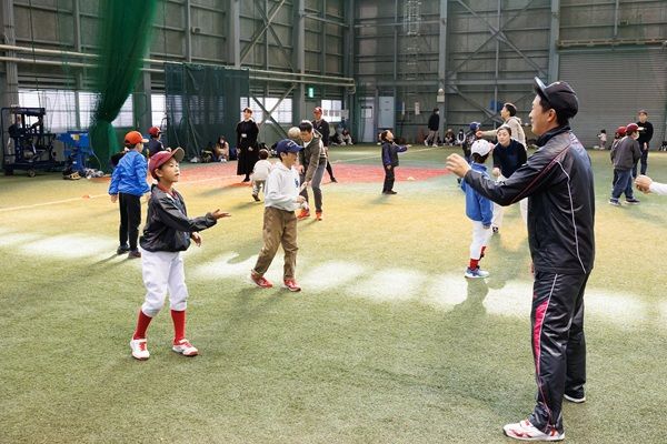 【宮城県仙台市】「カメイ親子ふれあい楽天イーグルス野球教室」開催！20組40名の親子が参加