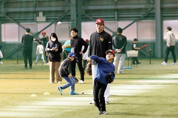 【宮城県仙台市】「カメイ親子ふれあい楽天イーグルス野球教室」開催！20組40名の親子が参加