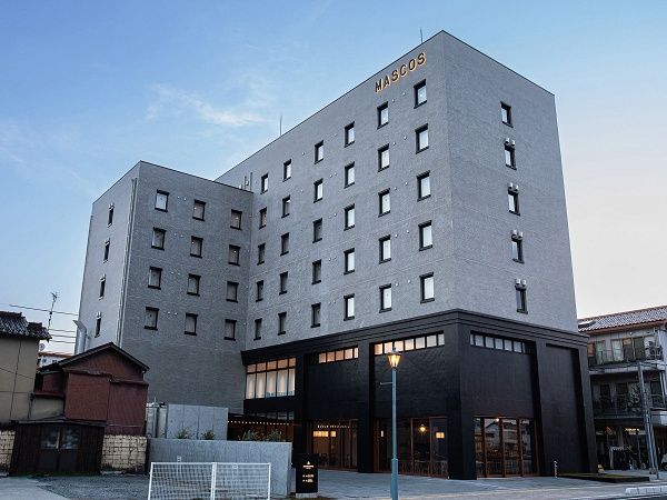 【島根県益田市】「泊まる場所」が「笑いの舞台」に！MASCOS HOTELで泊まって楽しむお笑いイベント開催