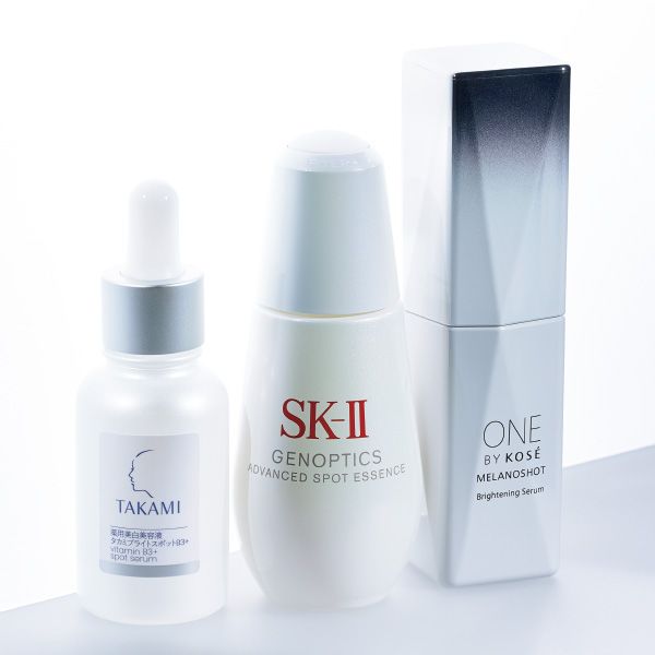 【左】TAKAMI 薬用美白美容液 タカミブライトスポットB3＋ 【中】SK-II ジェノプティクス アドバンスド スポット エッセンス 【右】ONE BY KOSÉ メラノショット P
