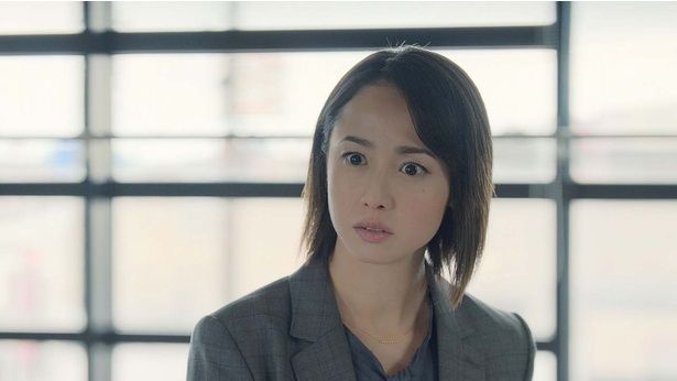 彼を焚きつける記者、福島美波(沢尻エリカ) [c]2026 #VIRAL PRODUCTION COMMITTEE