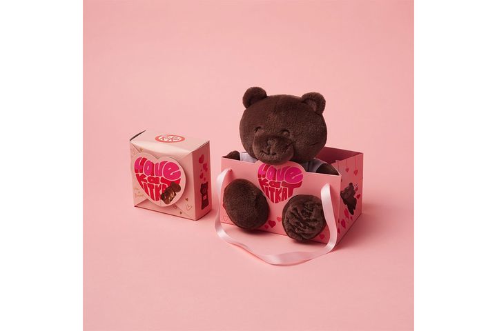 キットカット ハートフルベアー ボックス（8個入り）／￥1080、ぬいぐるみ／￥4960（税込み）