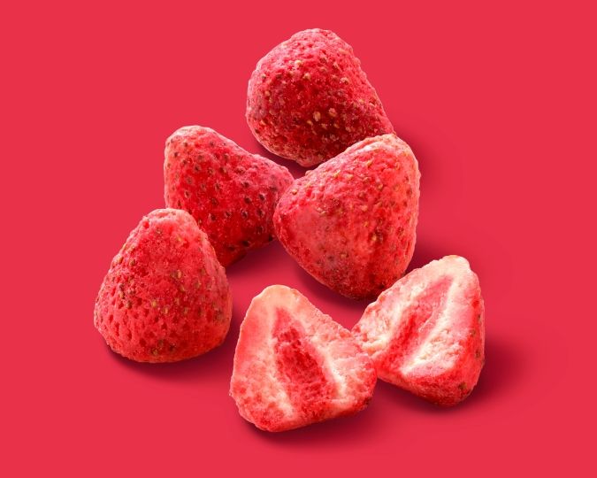 ファミマの白をまとったいちご狩り／しみこみショコラいちご