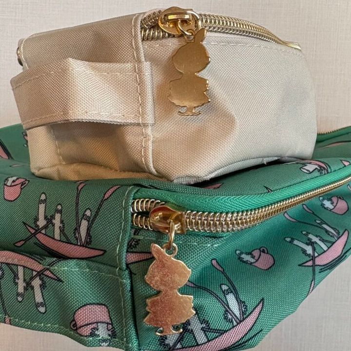 ゴールドファスナーにリトルミイのチャーム