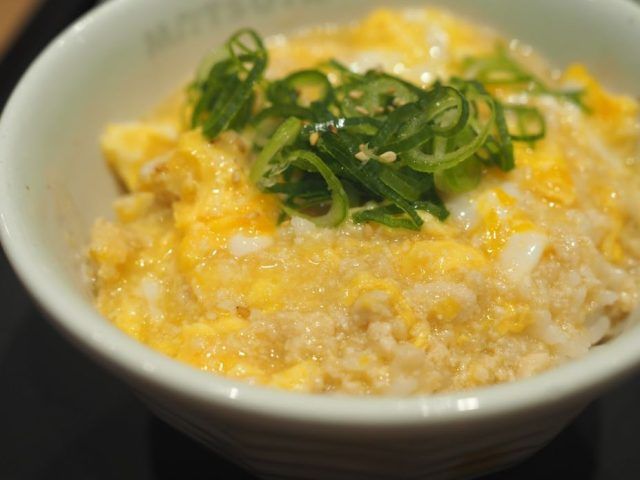 鶏そぼろたまご丼