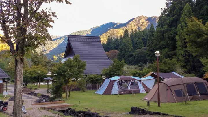 軍手で焚き火してない？キャンプで後悔しがちな“手の安全対策”は3,300円で解決