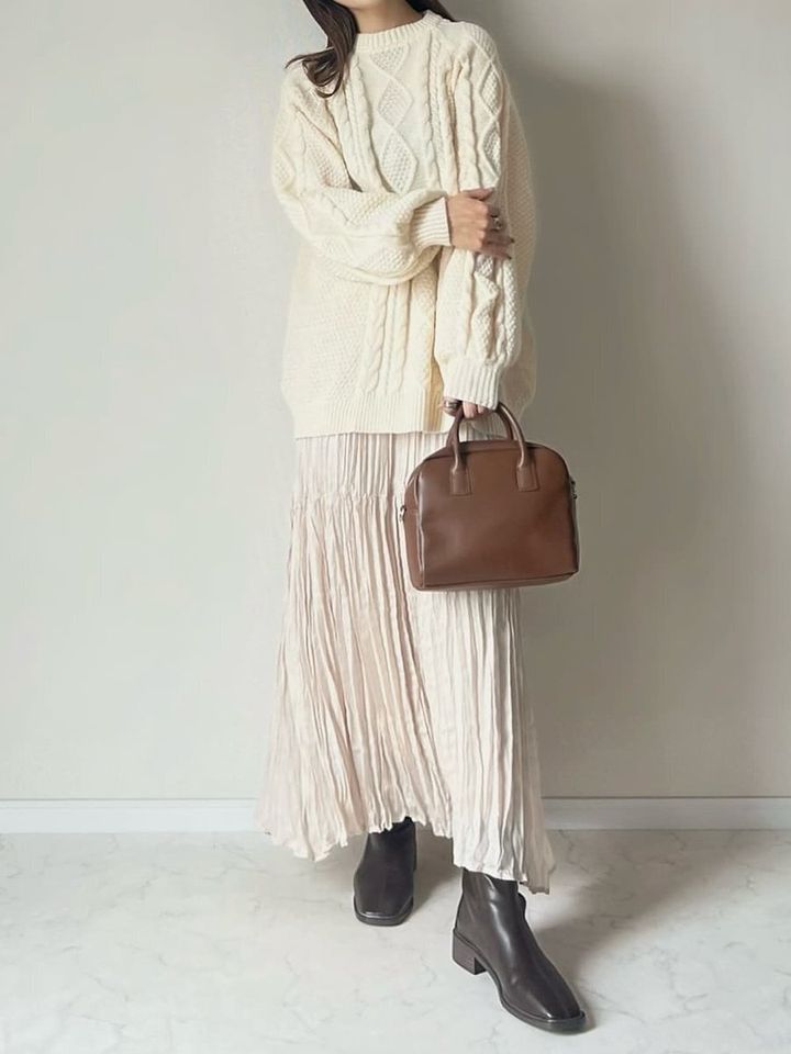 ニットと白スカートのコーデ2