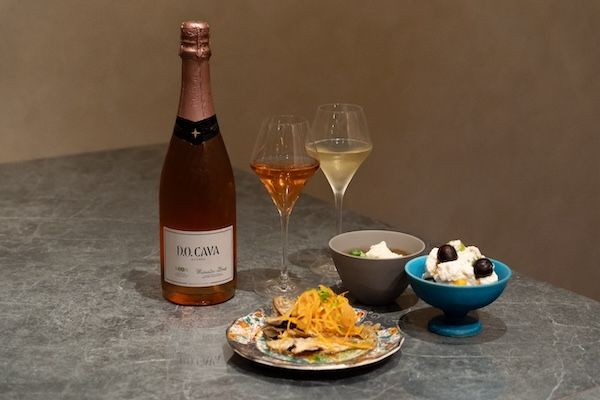 スペイン産スパークリングワイン「カバ・デ・グアルダ・スペリオール」と日本食のペアリングに注目