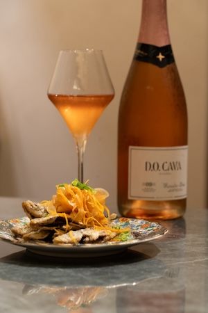 スペイン産スパークリングワイン「カバ・デ・グアルダ・スペリオール」と日本食のペアリングに注目