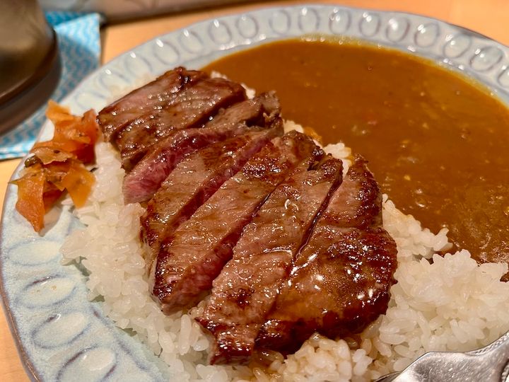 【渋谷道玄坂】入店即迷わずオーダーする柔らか牛脂がとろけるステーキカレー  「フラヌール」