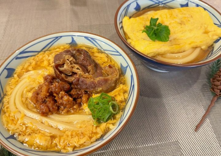 丸亀の冬うどんは“肉×玉子”の最強コンビが主役！冬の寒さを吹き飛ばす反則級の熱旨うどん実食レポート