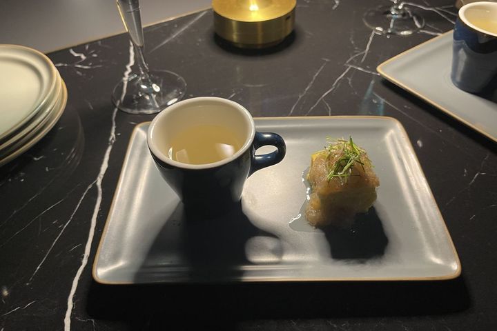 左から「生姜のスープ」、「蟹味あんかけのだし巻き卵」