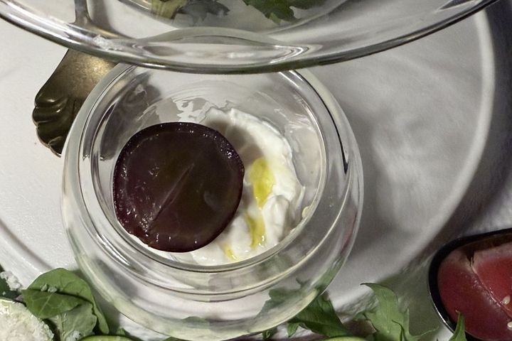 「巨峰と生モッツァレラのカプレーゼ」