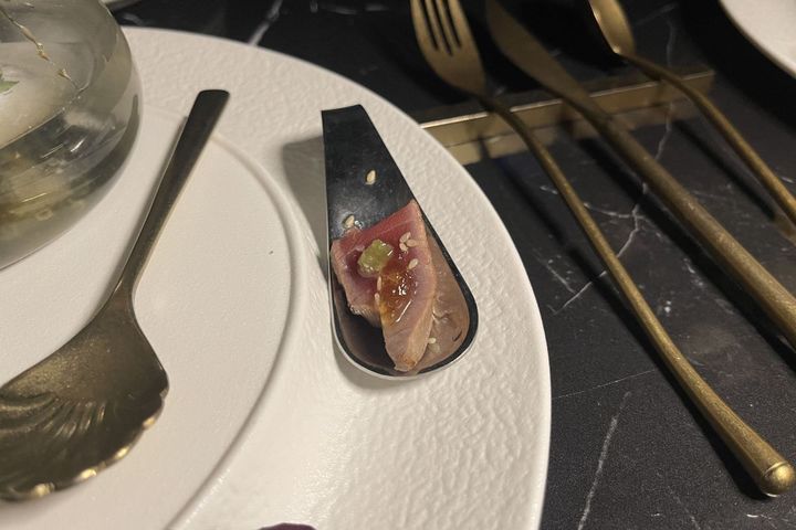 「マグロのたたき 牡蠣醤油のジュレ」