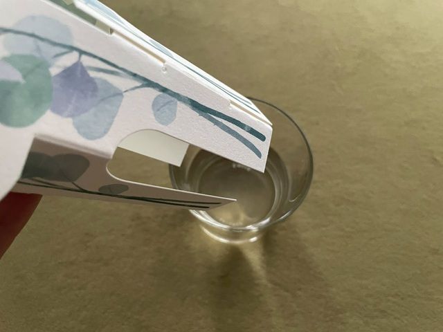 ダイソー ペーパー加湿器（ユーカリ）コップに入れる