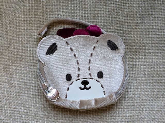 HELLO KITTY × BRILMY VELOUR TINY CHUMミニコスメポーチ外観