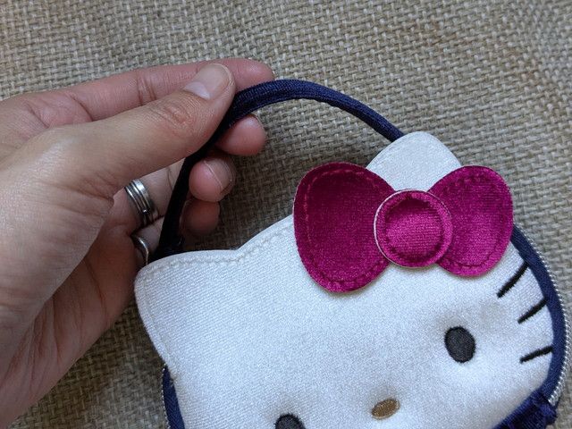 ハローキティズボラに優しいミニコスメポーチ持ち手