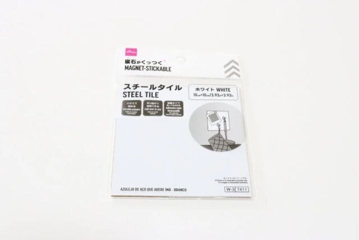 ダイソー 磁石がくっつくスチールタイル（ホワイト） パッケージ