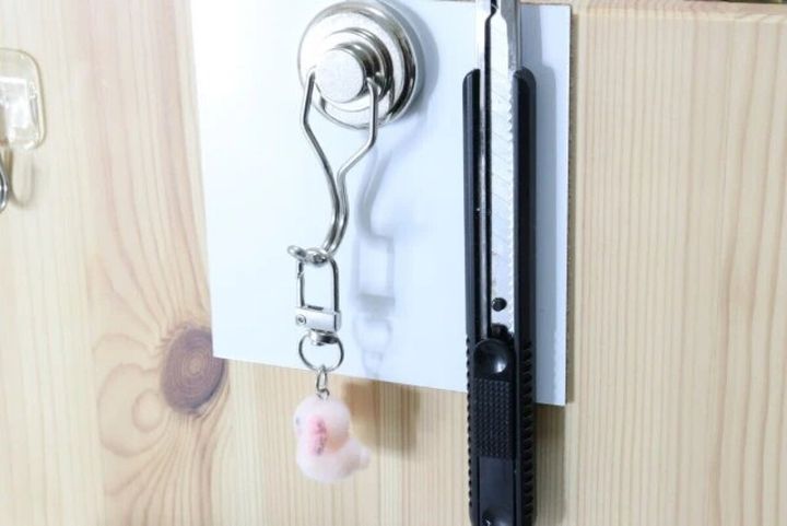 ダイソー 磁石がくっつくスチールタイル（ホワイト）